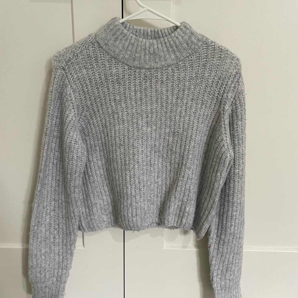 Cropped knitted sweater